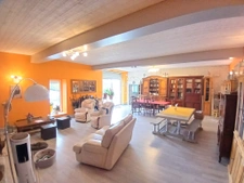 Belle maison en pierre, volumes généreux et charme à MORNAC