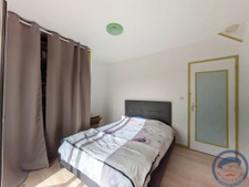 Maison lumineuse avec jardin clos, piscine et aménagements f