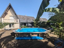 Maison lumineuse avec jardin clos, piscine et aménagements f