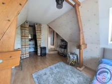 Maison lumineuse avec jardin clos, piscine et aménagements f