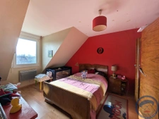 Maison lumineuse avec jardin clos, piscine et aménagements f