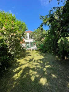 Maison avec jardin arboré au calme
