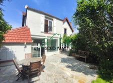 Maison avec jardin arboré au calme