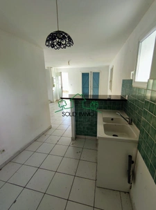 Bâtisse de 8 appartements sur un grand terrain arboré