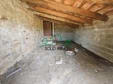 Maison de village à rénover avec box et terrain constructibl
