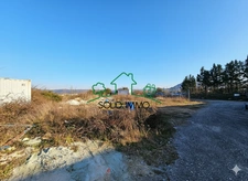 Terrain constructible en zone d'activité et local d'activité