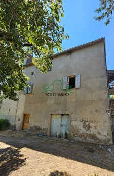 Maison de village à rénover avec box et terrain constructibl