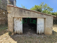 Maison de village à rénover avec box et terrain constructibl