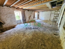 Maison de village à rénover avec box et terrain constructibl