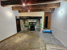 Bâtisse en Pierre rénovée avec Gîte & Restaurant Clé en Main