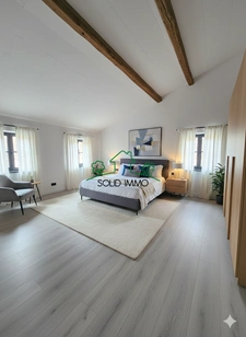 Maison de village à rénover avec box et terrain constructibl