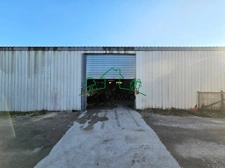 Terrain constructible en zone d'activité et local d'activité