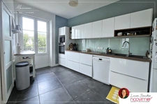 Place Viarme, appartement 5 pièces de 110 m2, 3 chambres, 1 