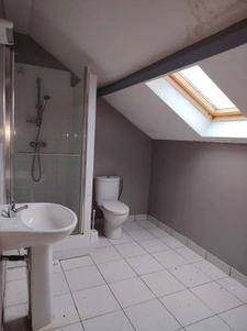 Maison avec sous-sol et dépendances