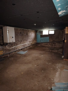 Maison avec sous-sol et dépendances