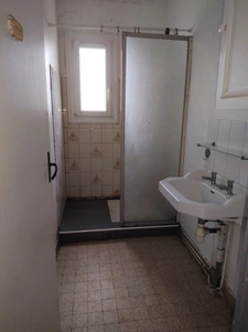 Maison avec sous-sol et dépendances