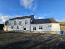 Grande maison familiale avec dépendances à Mésanger, au calm