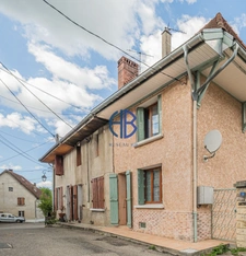 Saint-Laurent-du-Pont  - Petite Maison de village mitoyenne + grange à rénover