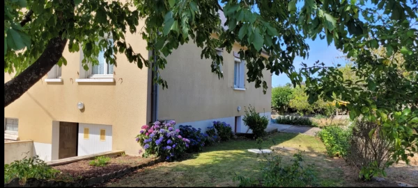 Maison à vendre, indépendante sur s/sol total, combles aménageables sur env 1 000 m² de terrain