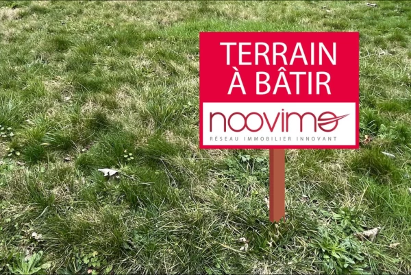 A quelques pas du bourg, parcelle d'env. 500 m² en zone constructible UB, raccordement à prévoir.