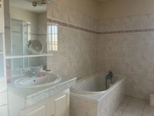 Maison avec terrain constructible centre Changé