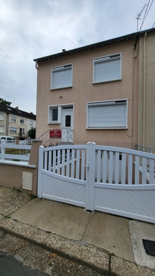MAISON 3 CHAMBRES AVEC BEAU TERRAIN
