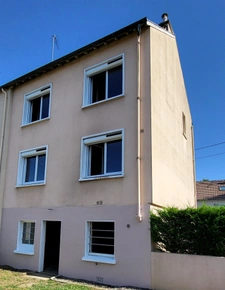 MAISON 3 CHAMBRES AVEC BEAU TERRAIN