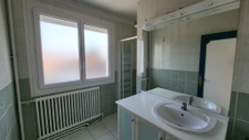 MAISON 3 CHAMBRES AVEC BEAU TERRAIN