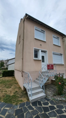 MAISON 3 CHAMBRES AVEC BEAU TERRAIN