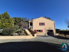 Maison sur sous-sol avec grand terrain arboré