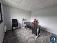 Bureaux et terrain de 2079 m2 en zone artisanale