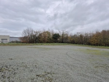 Bureaux et terrain de 2079 m2 en zone artisanale