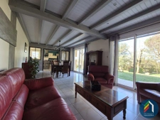 Maison sur sous-sol avec grand terrain arboré