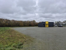 Bureaux et terrain de 2079 m2 en zone artisanale