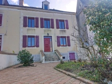 Maison centre village avec garage et terrain