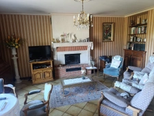 Maison familiale 6 chambres bord de rivière, centre de Loué