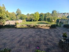 Maison familiale 6 chambres bord de rivière, centre de Loué