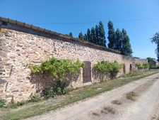 fermette avec studio et étang