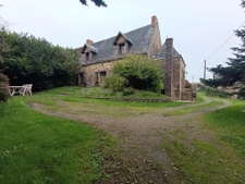 maison pierre sur plus 4000m2 de terrain