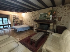 maison pierre sur plus 4000m2 de terrain