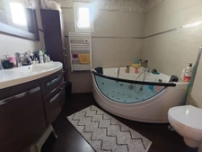 Maison de 270m2 avec sous sol aménagé, piscine