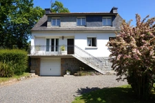 Grande maison familiale à PABU avec vaste terrain arboré