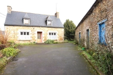 Maison en pierre, 1074m2 de terrain, dépendances.