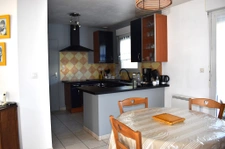 Maison familiale 4 chambres avec jardin, Bouessay