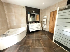 Maison 4 chambres + un bureau avec piscine