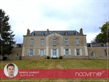 Château à fort potentiel + dépendances