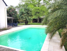 Maison 4 chambres + un bureau avec piscine