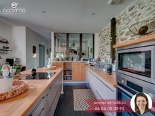 Belle bâtisse rénovée en pierre avec piscine et studio indép