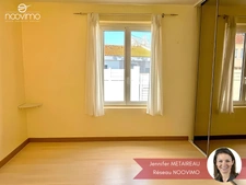 Maison 2 chambres avec double garage et piscine sur parcelle