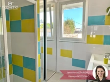 Maison 2 chambres avec double garage et piscine sur parcelle